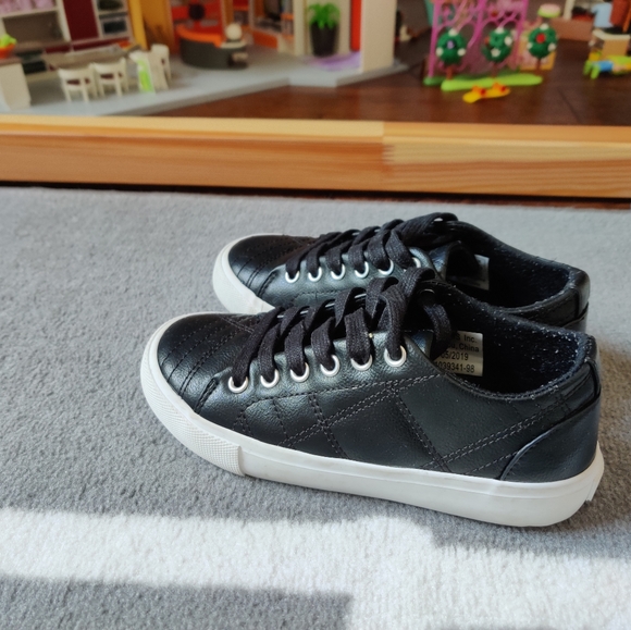 UGG Boots - Picture 11 of 13